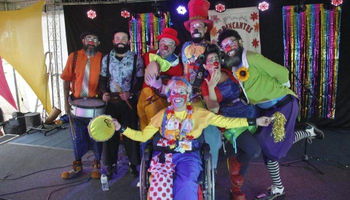 Famílias, música, tradição e inclusão marcam o Carnaval dos Brincantes do Gama, que há 18 anos transforma a Praça Lourival Bandeira em um grande palco da cultura popular. Brincantes do Gama- foto de Rafael Rezende
