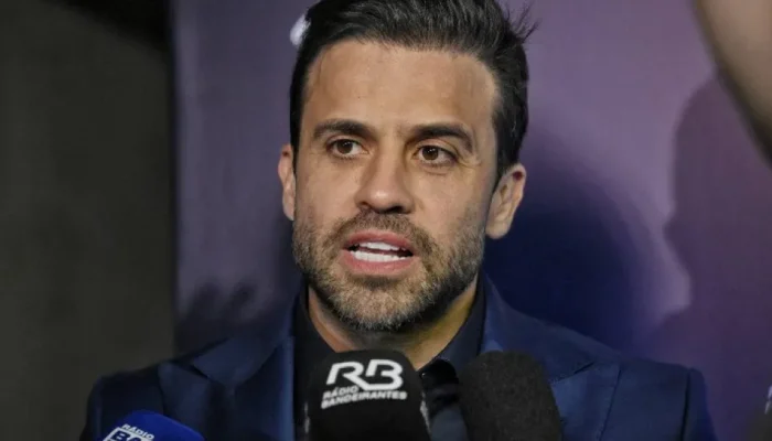 Flávio Bolsonaro mira apoio profético de Marçal hoje