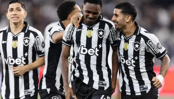 Botafogo usa time misto na estreia do Carioca hoje